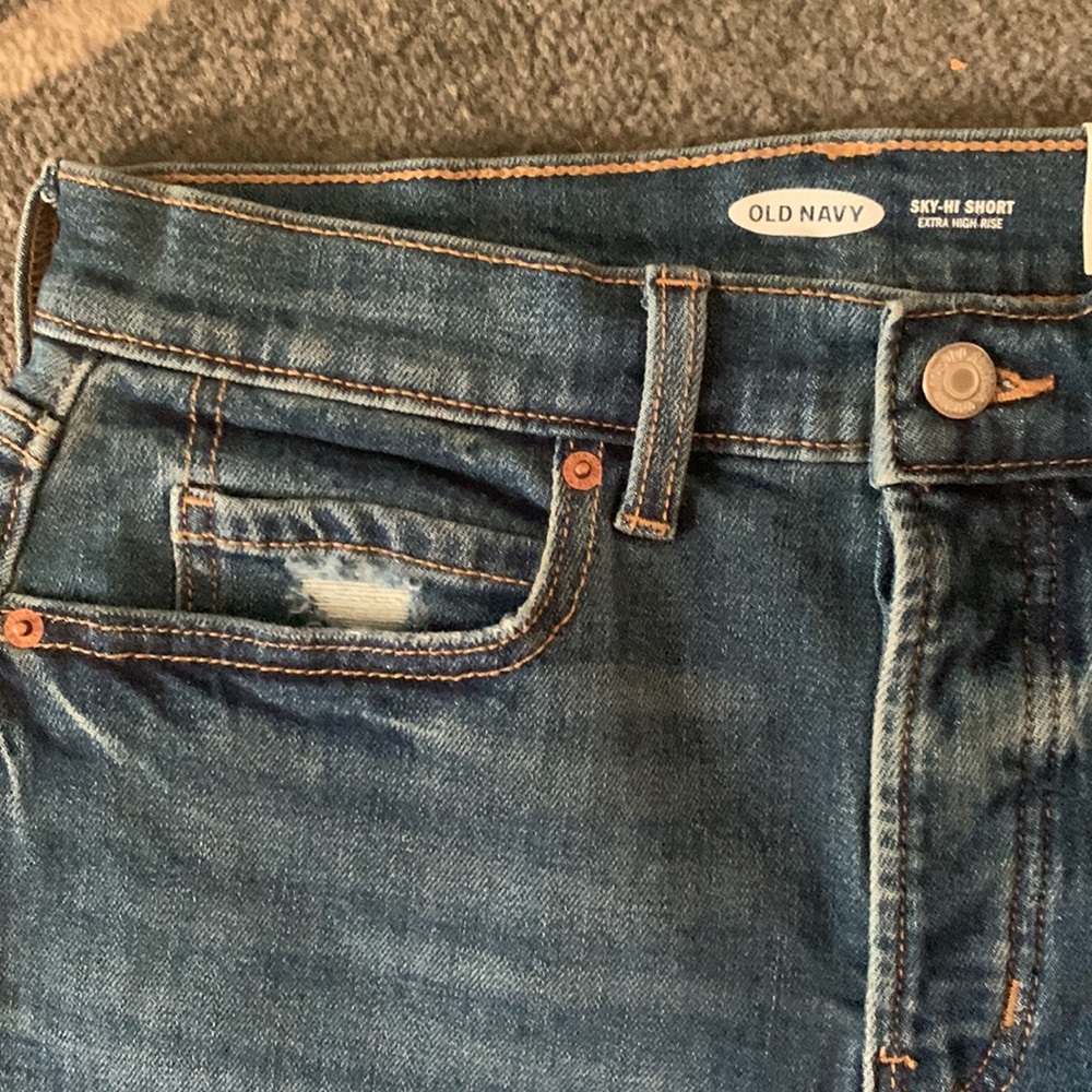 Hi-waisted shorts - Picture 2 of 6